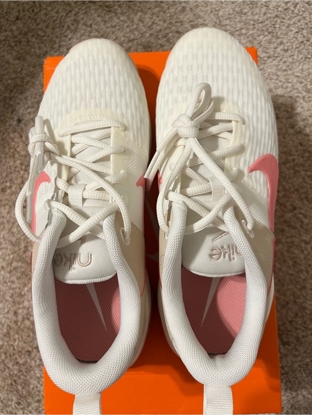 Nike Zoom Bella 6 Coral, Chalk, Sanddrift Size 8.5 - Women's